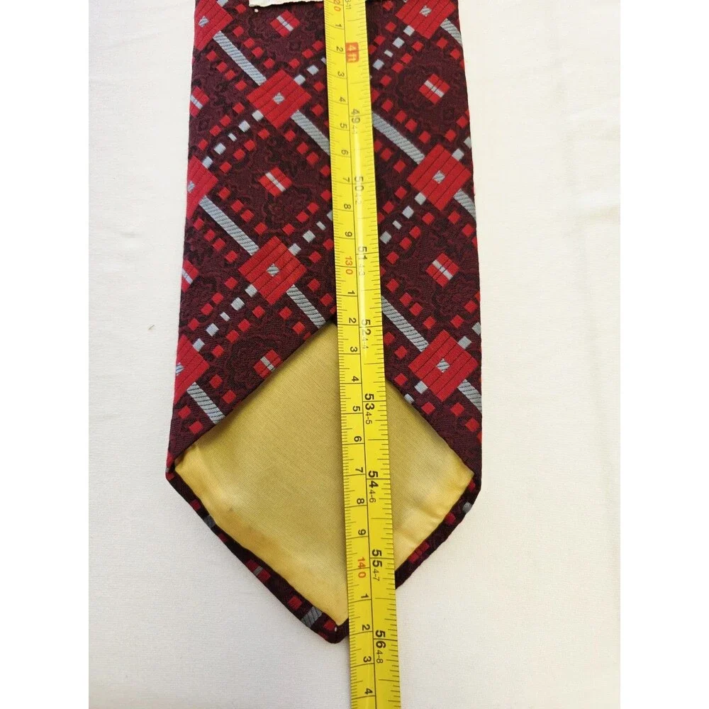 Londonaire by Beau Brummell 100% Polyester Geometric 1970s Tie Red Burgundy